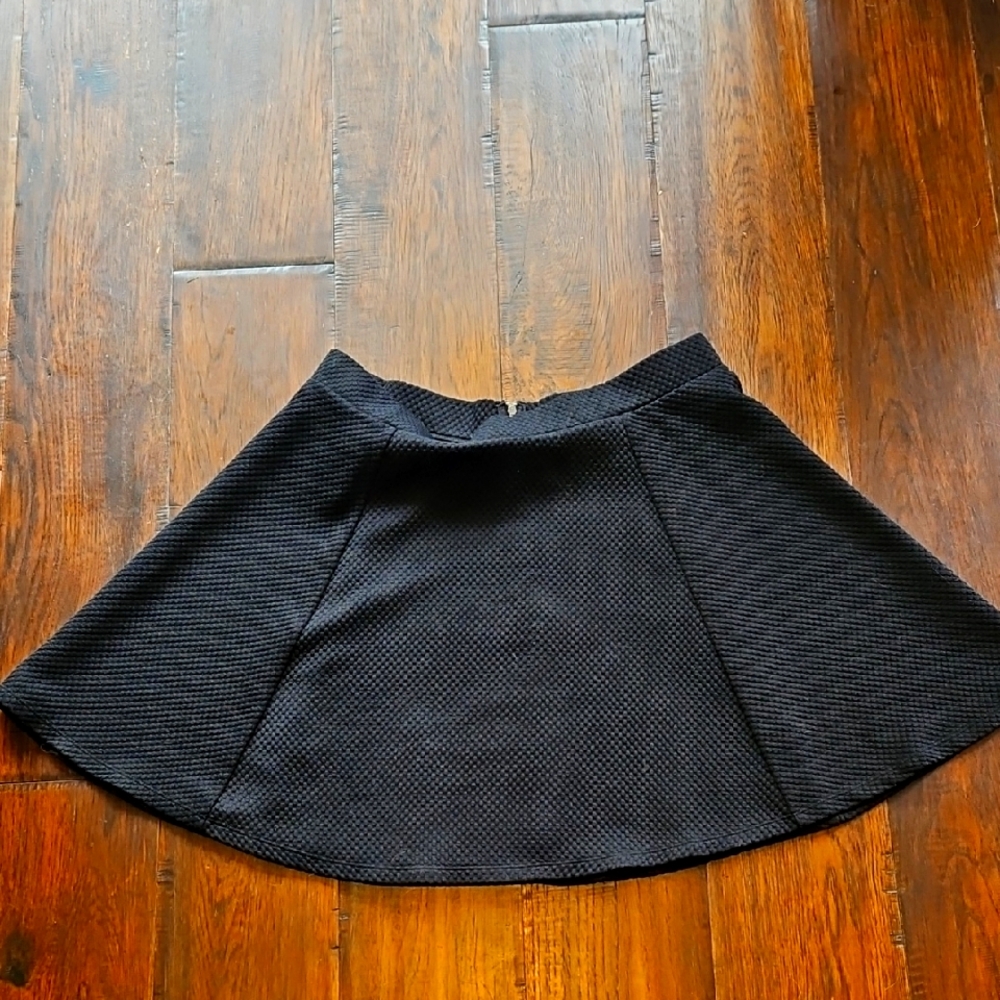 Divided by H&M Elegant Black Textured Skirt Sz L ✨️5/$30